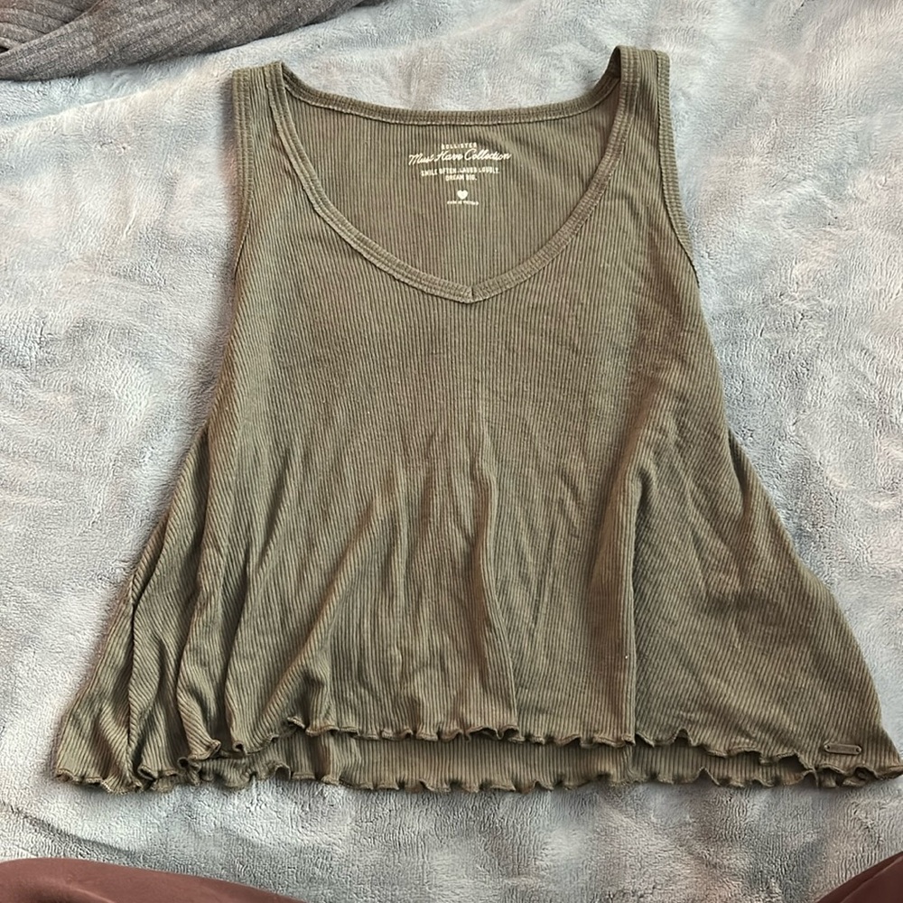 Cute Hollister must-have tank top!